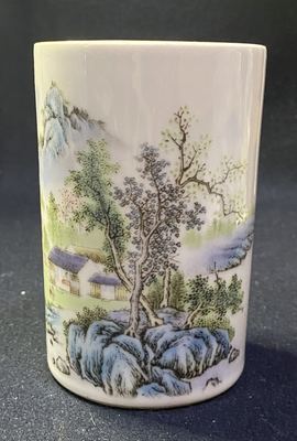 粉彩山水纹瓷笔筒