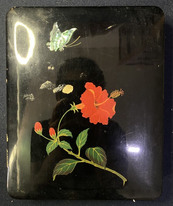 冲绳琉球漆器螺钿扶桑花砚箱(文房收纳盒)有破损