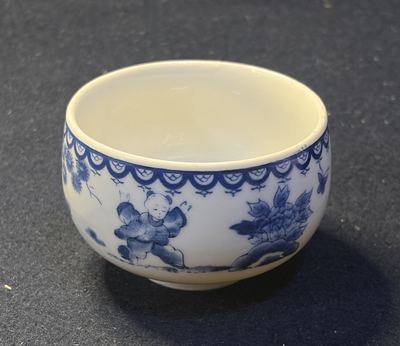 复古青花婴戏罗汉品茗杯