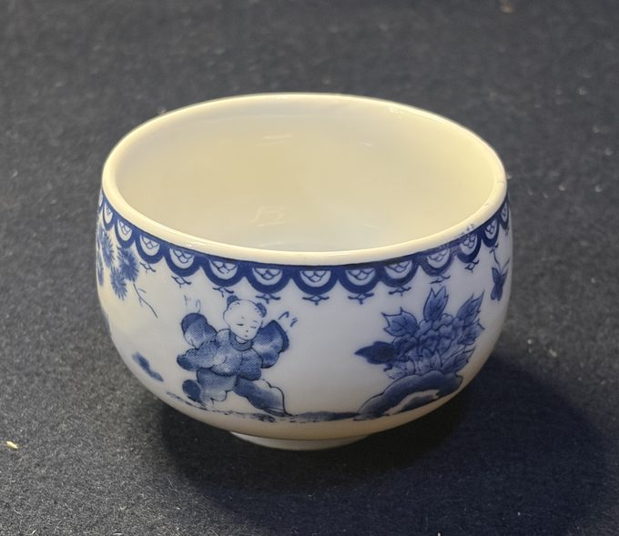 复古青花婴戏罗汉品茗杯