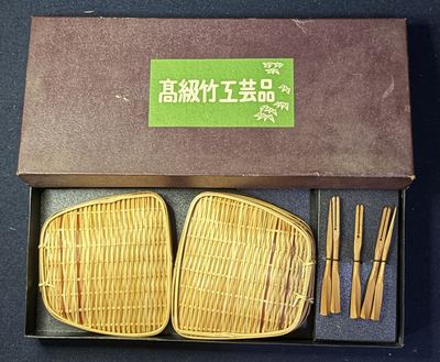 一套日式茶菓子（点心）竹编礼盒，日本传统竹艺礼品，原装纸盒