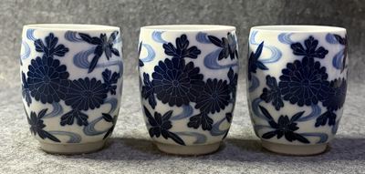 有田烧香蘭社青花菊流水纹汤吞三件组