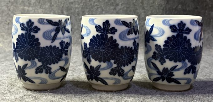 有田烧香蘭社青花菊流水纹汤吞三件组