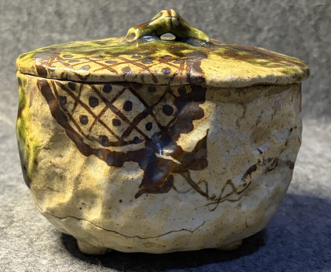 织部烧手捏随形菓子器