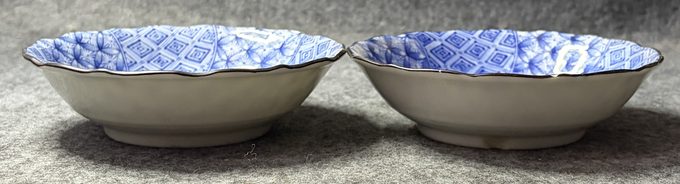 祥峰窑青花旋转七宝纹葵口小钵一对