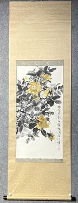 唯作 水墨设色黄月季图立轴